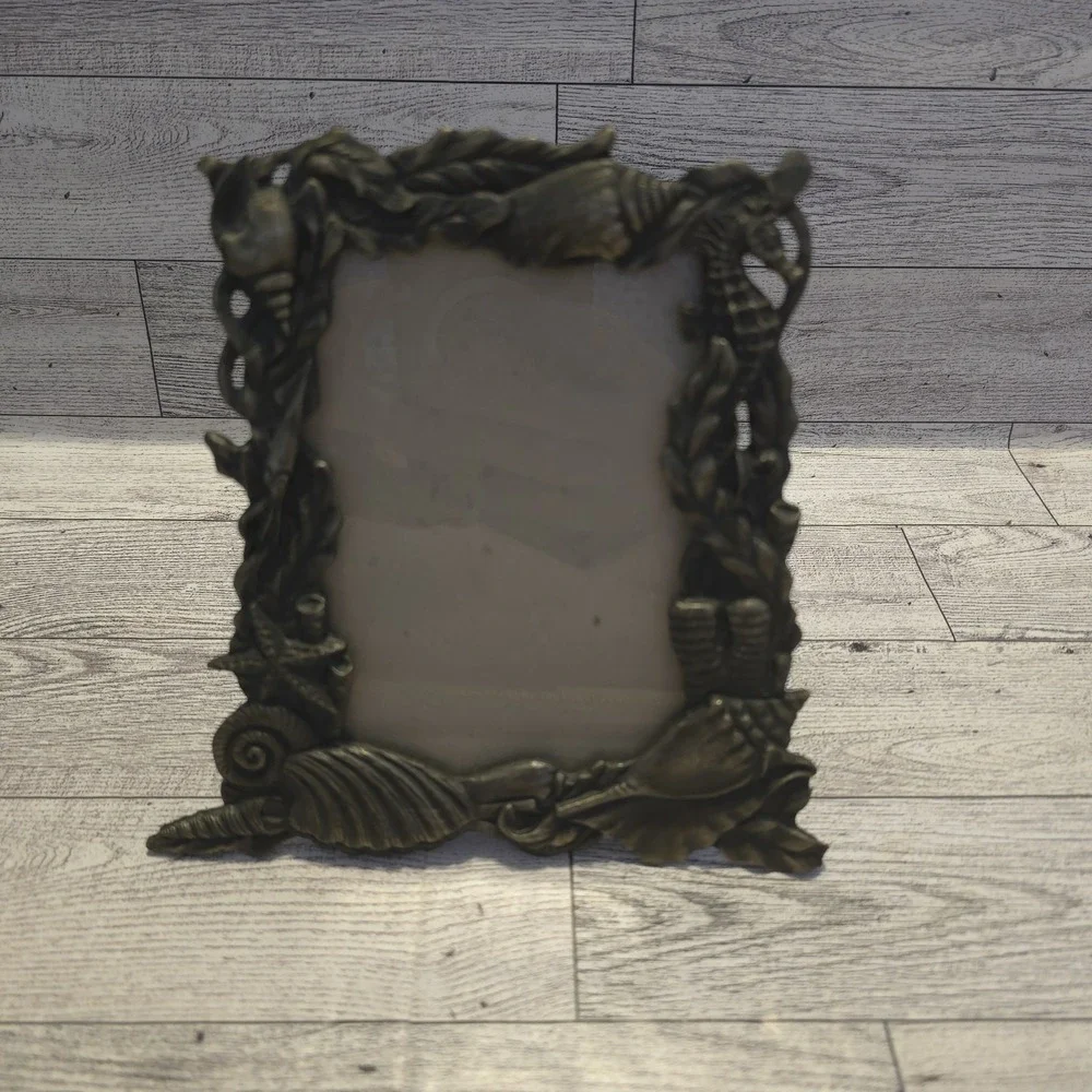Metal‎ Picture Frame Seashells Holds One 5x7 Photo